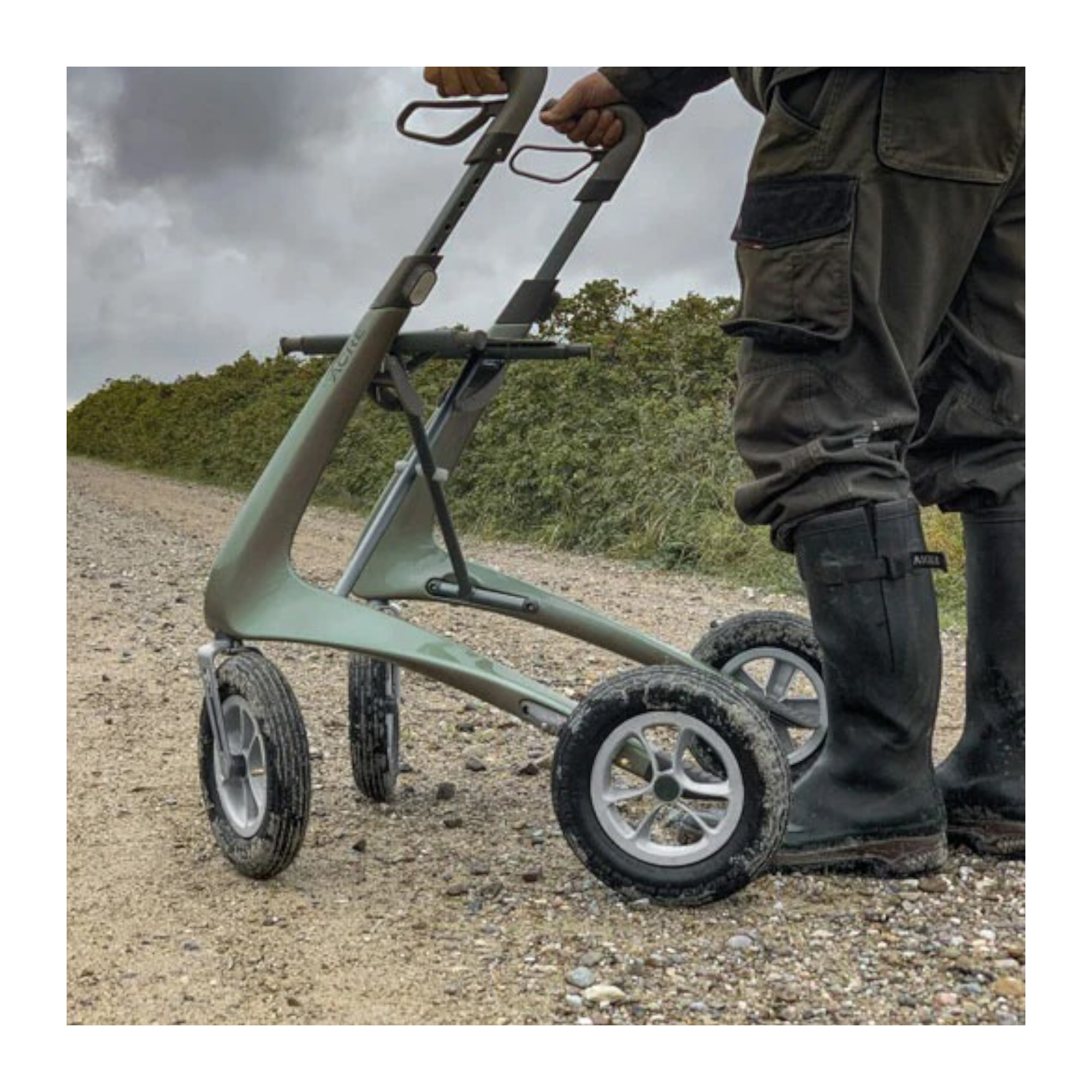 ANDADOR ROLLATOR MODELO THE CARBON OVERLAND BYACRE - Imagen 2