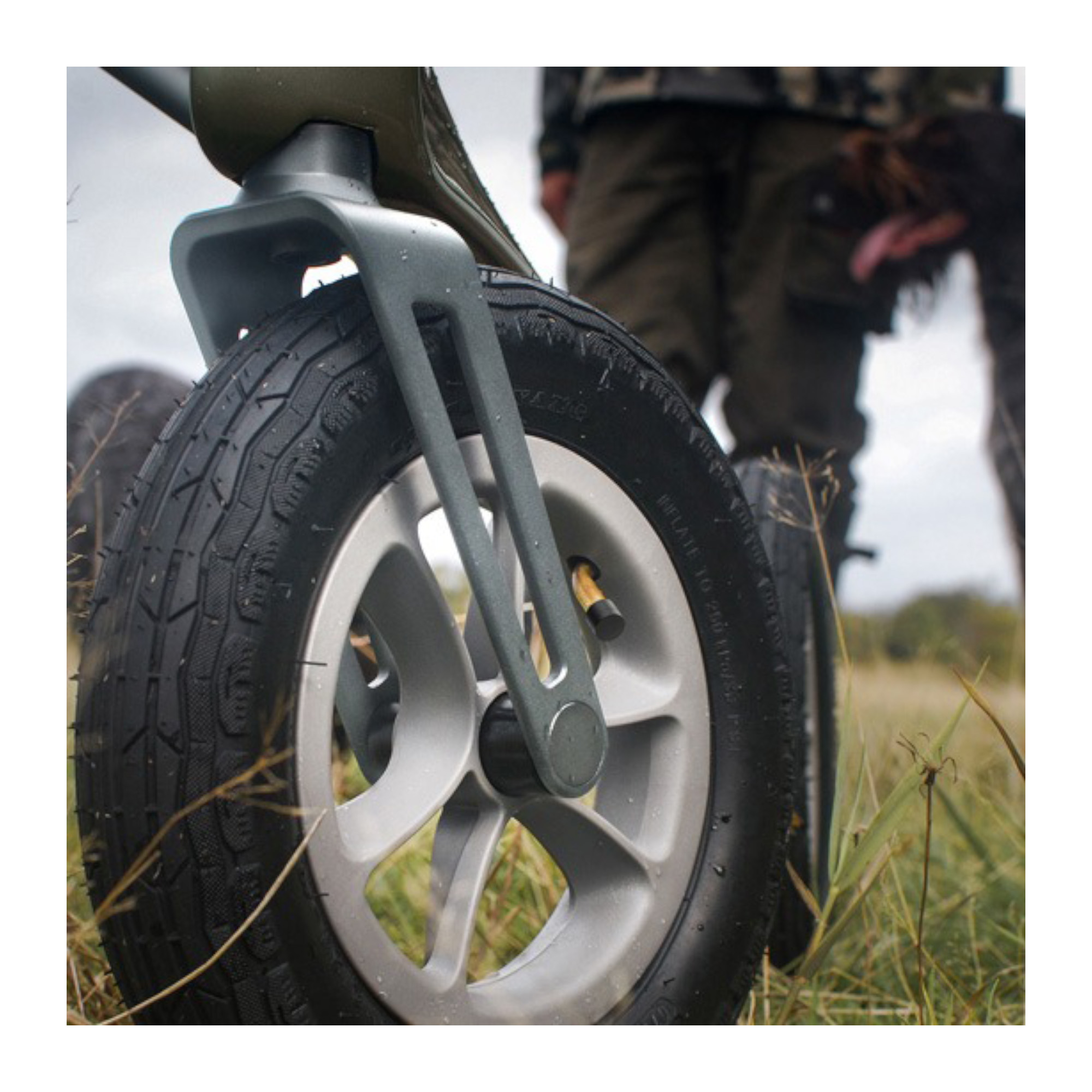 ANDADOR ROLLATOR MODELO THE CARBON OVERLAND BYACRE - Imagen 4